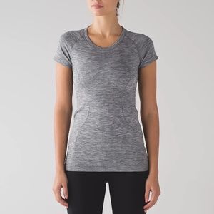Lululemon Swiftly Tech Short Sleeve Crew in Heathered Slate (Size 6)